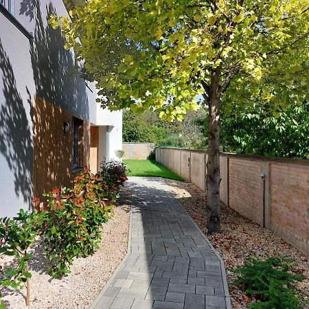 Linden Apartman 002 - Adults Only Mosonmagyarovar Exterior photo
