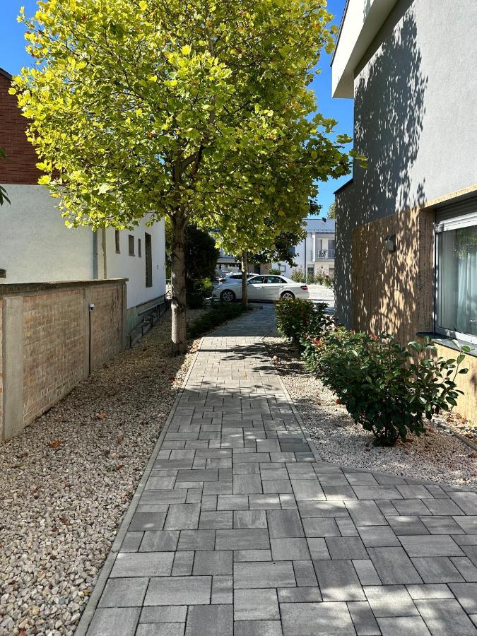Linden Apartman 002 - Adults Only Mosonmagyarovar Exterior photo