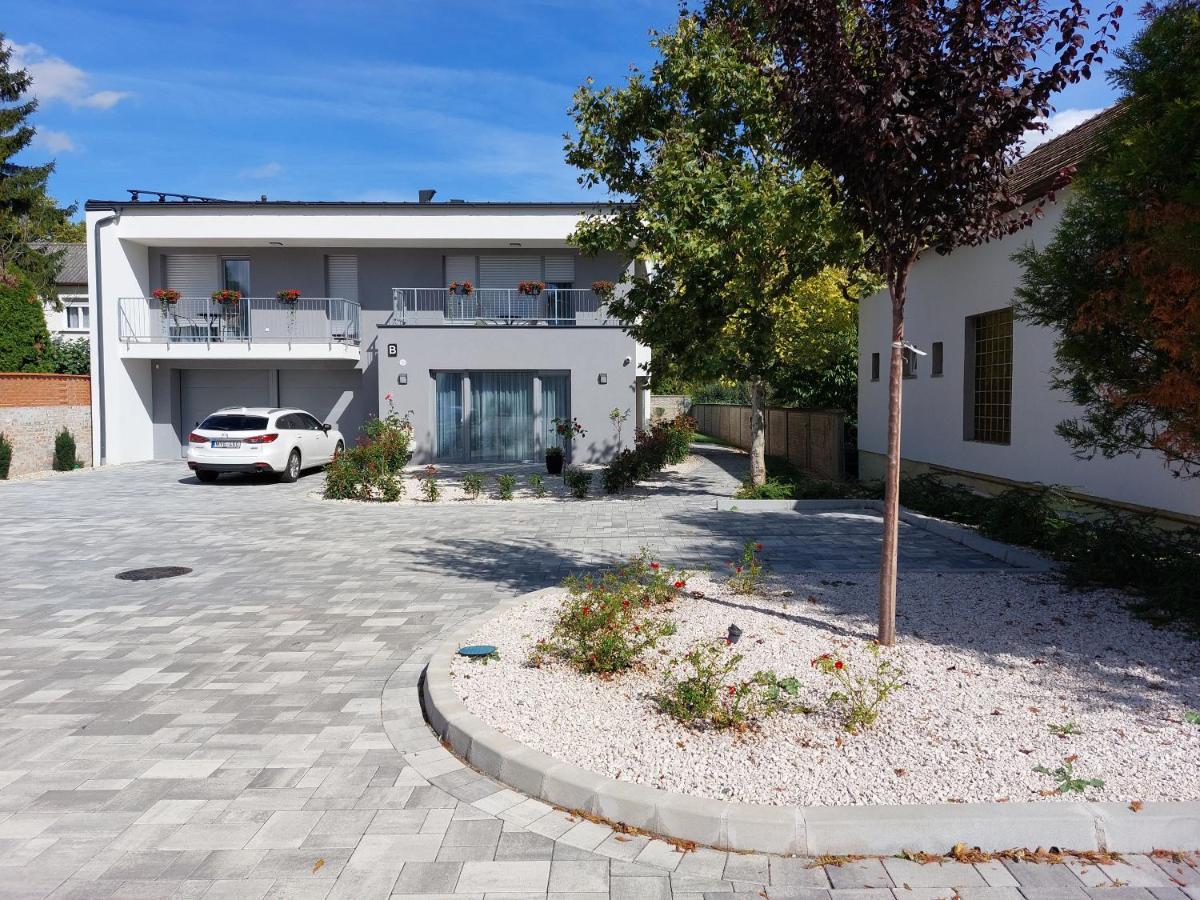 Linden Apartman 002 - Adults Only Mosonmagyarovar Exterior photo